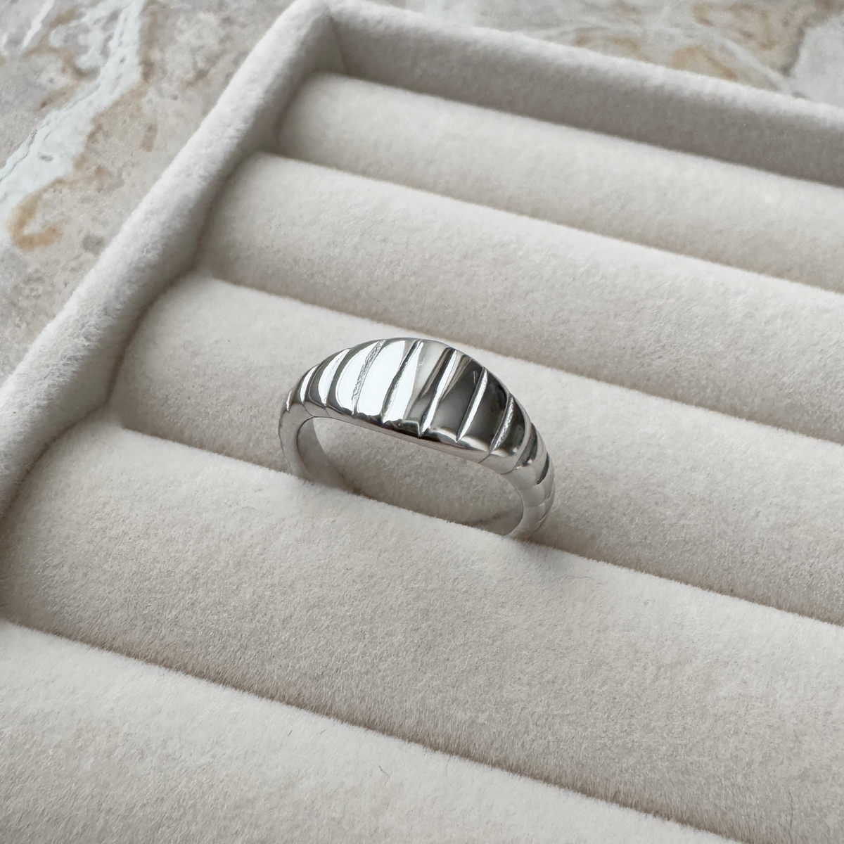 ELEANOR ring
