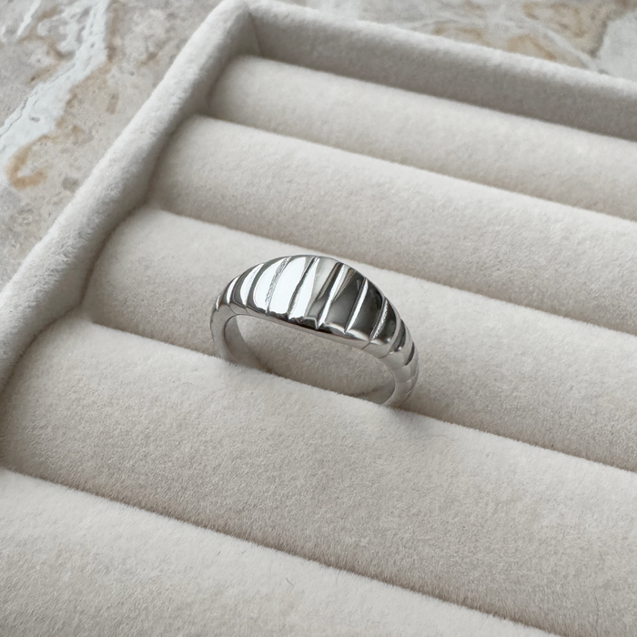 ELEANOR ring