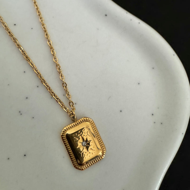 BEVERLI necklace